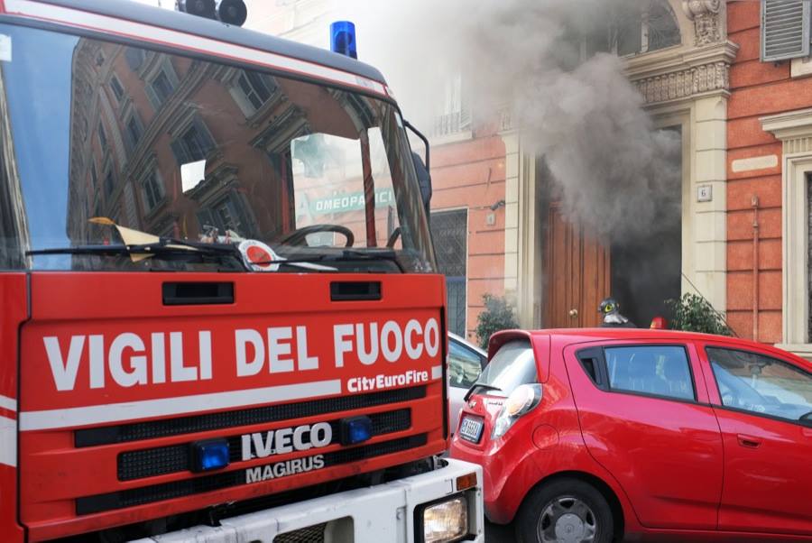 Incendio in via Catone a Roma (14 marzo 2014)